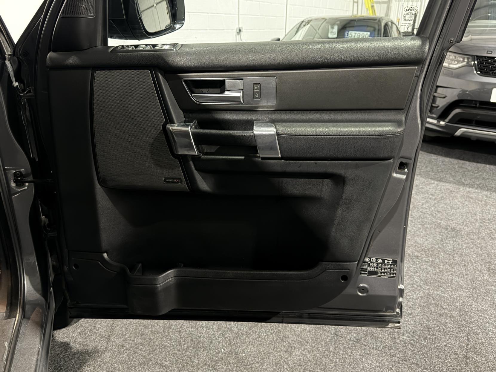 Land Rover Discovery 4 3.0 SD V6 SE Tech SUV 5dr Diesel Auto 4WD Euro 6 (s/s) (256 bhp)