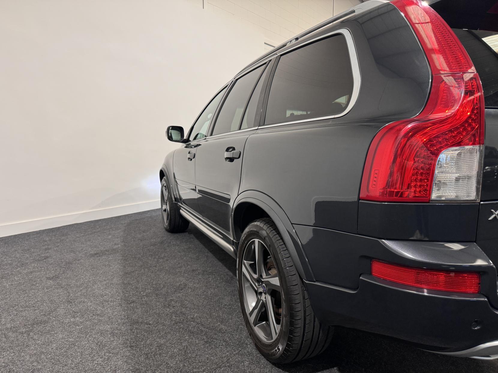 Volvo XC90 2.4 D5 R-Design Nav SUV 5dr Diesel Geartronic 4WD Euro 5 (200 ps)