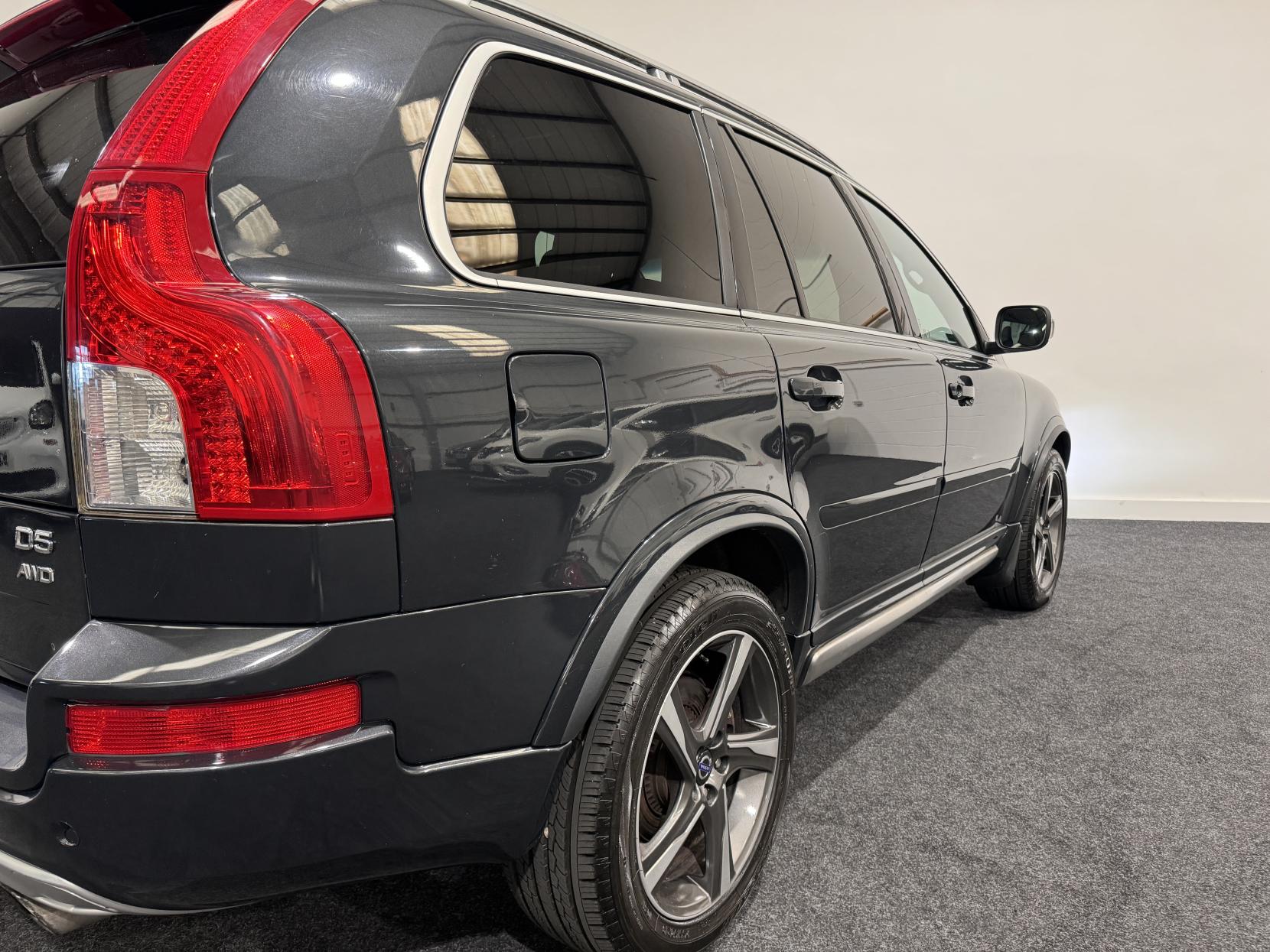 Volvo XC90 2.4 D5 R-Design Nav SUV 5dr Diesel Geartronic 4WD Euro 5 (200 ps)