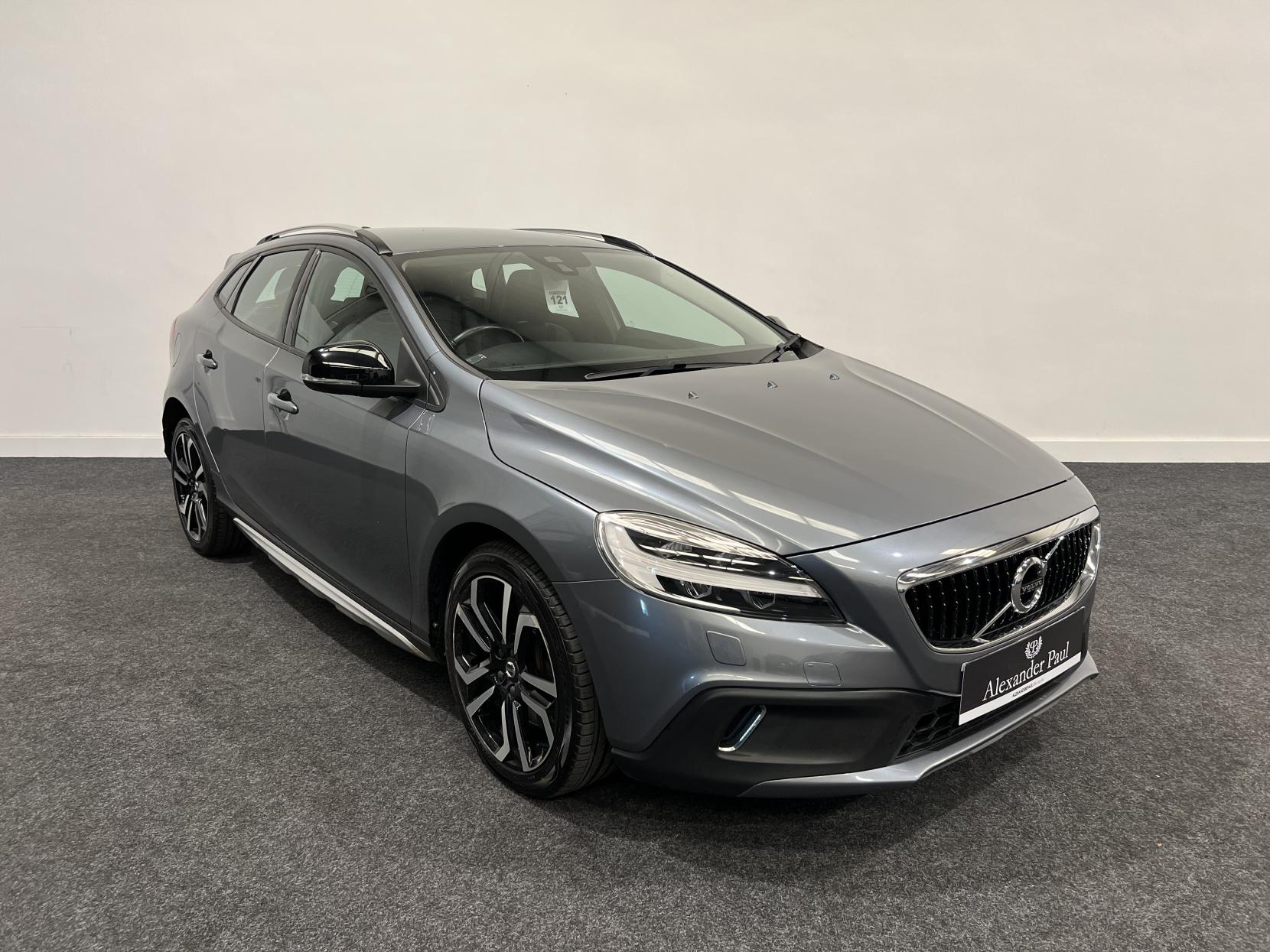 Volvo V40 Cross Country 1.5 T3 GPF Nav Plus Hatchback 5dr Petrol Auto Euro 6 (s/s) (152 ps)