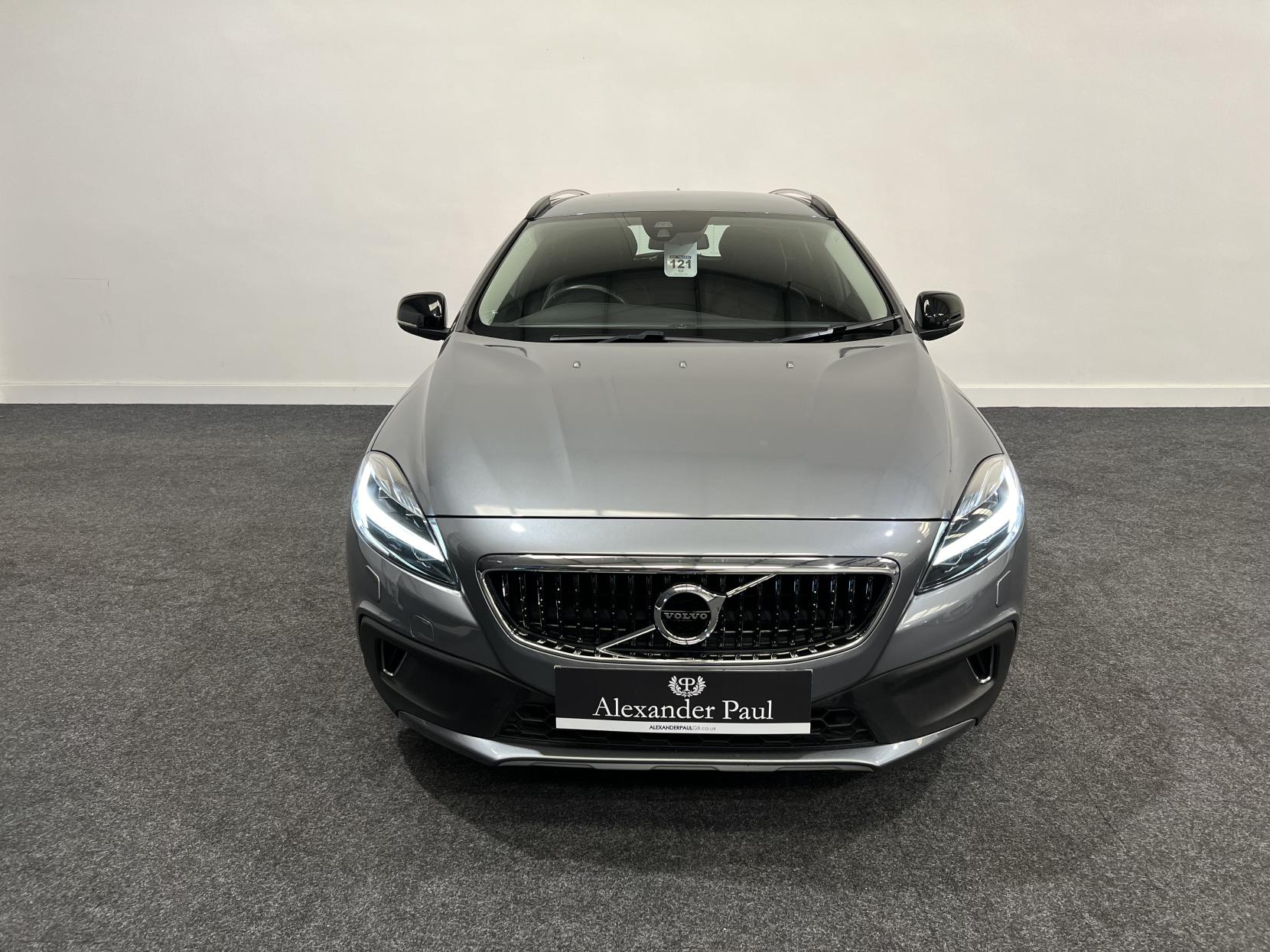 Volvo V40 Cross Country 1.5 T3 GPF Nav Plus Hatchback 5dr Petrol Auto Euro 6 (s/s) (152 ps)