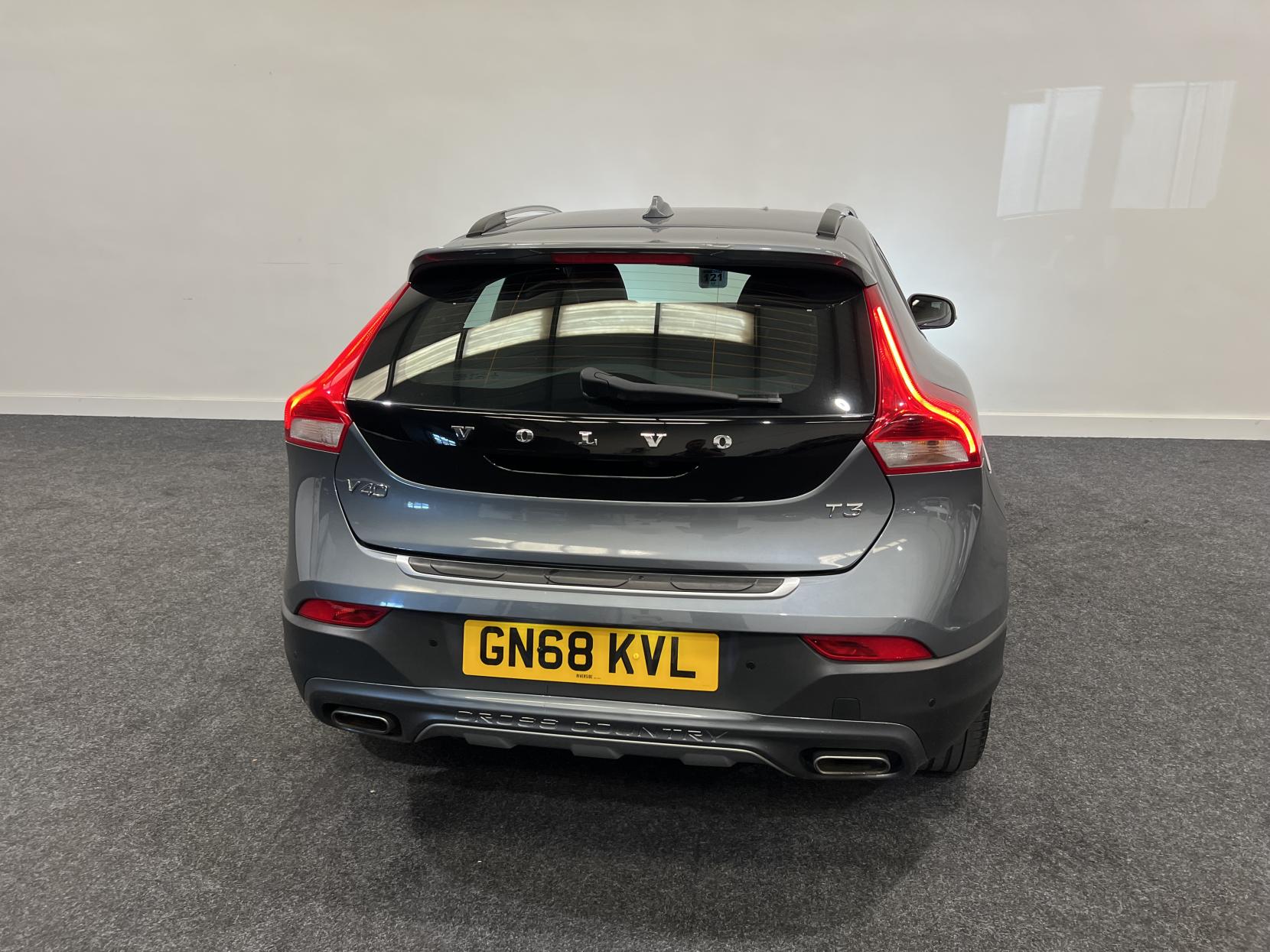 Volvo V40 Cross Country 1.5 T3 GPF Nav Plus Hatchback 5dr Petrol Auto Euro 6 (s/s) (152 ps)