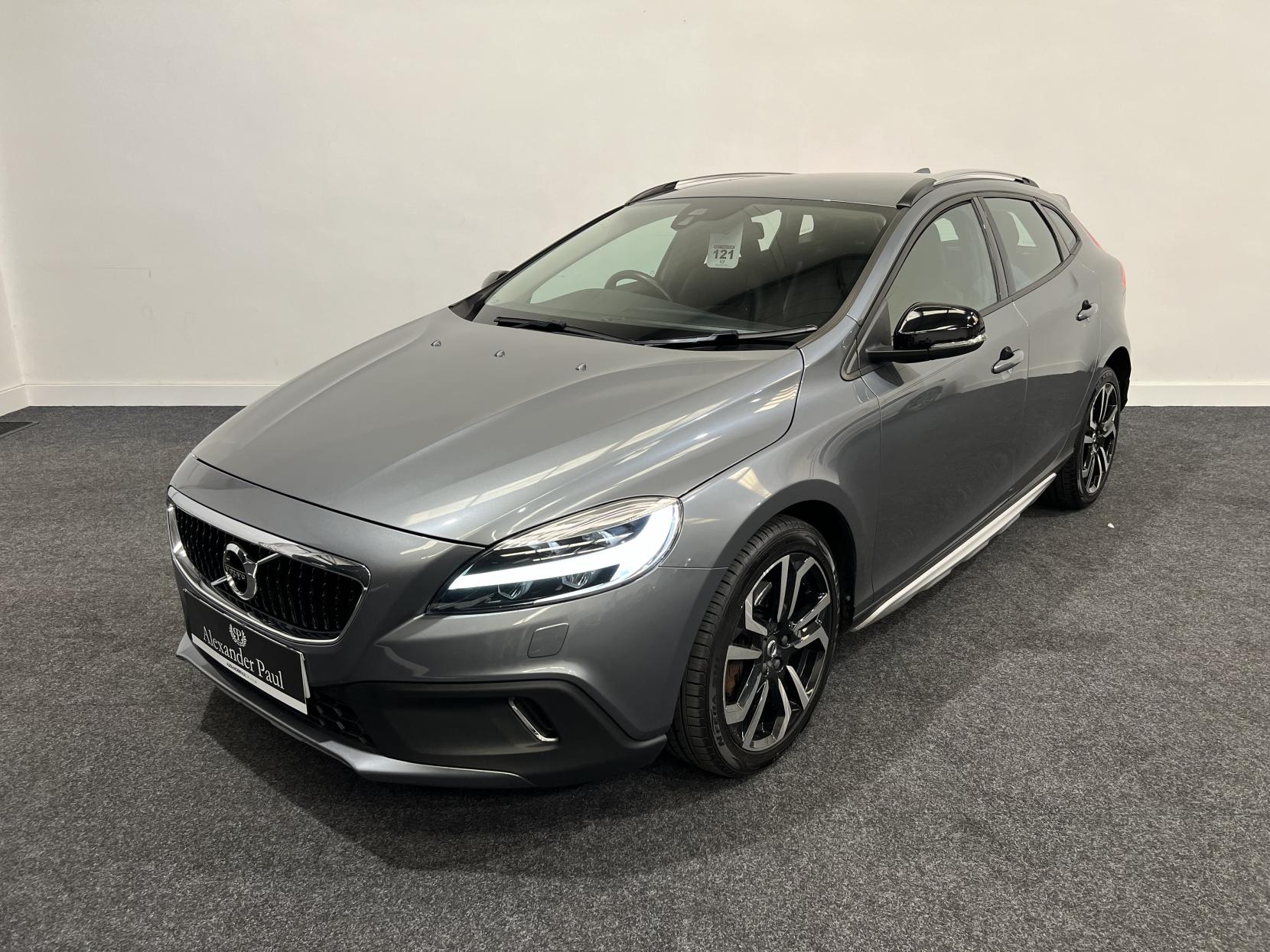 Volvo V40 Cross Country 1.5 T3 GPF Nav Plus Hatchback 5dr Petrol Auto Euro 6 (s/s) (152 ps)