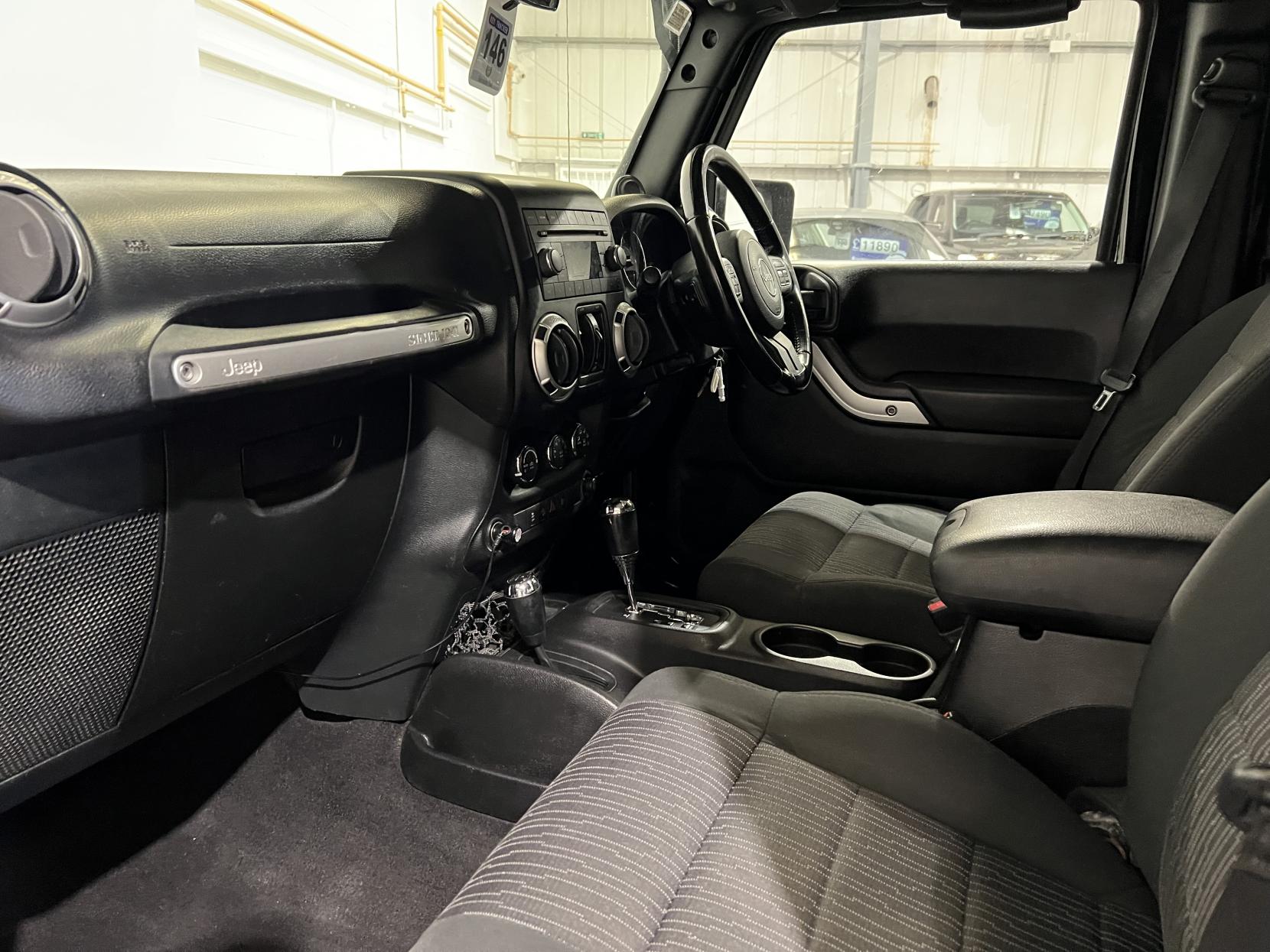 Jeep Wrangler 2.8 CRD Sahara SUV 4dr Diesel Auto 4WD Euro 5 (4 seat) (197 bhp)