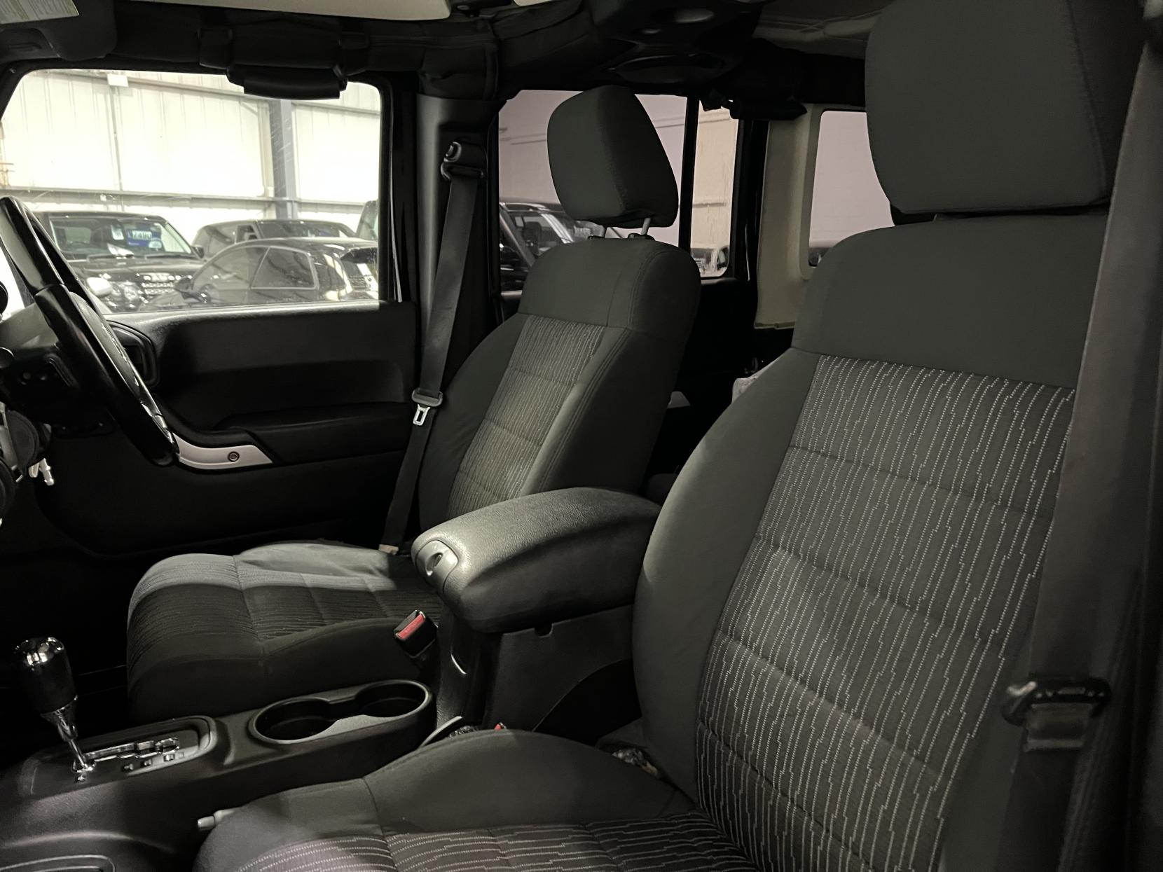 Jeep Wrangler 2.8 CRD Sahara SUV 4dr Diesel Auto 4WD Euro 5 (4 seat) (197 bhp)