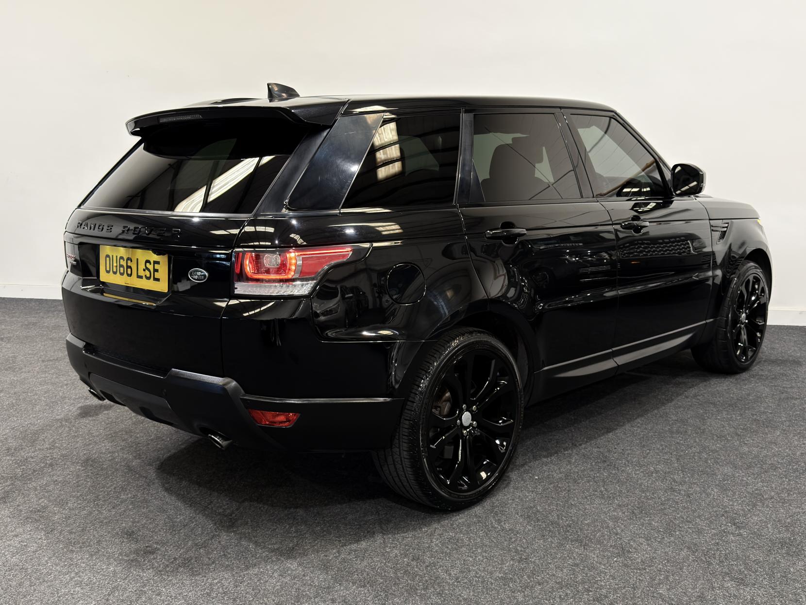 Land Rover Range Rover Sport 3.0 SD V6 HSE Dynamic SUV 5dr Diesel Auto 4WD Euro 6 (s/s) (306 ps)