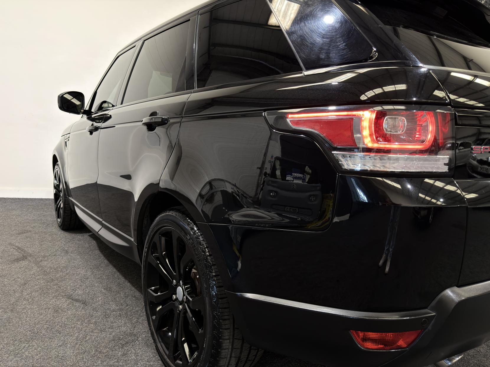 Land Rover Range Rover Sport 3.0 SD V6 HSE Dynamic SUV 5dr Diesel Auto 4WD Euro 6 (s/s) (306 ps)