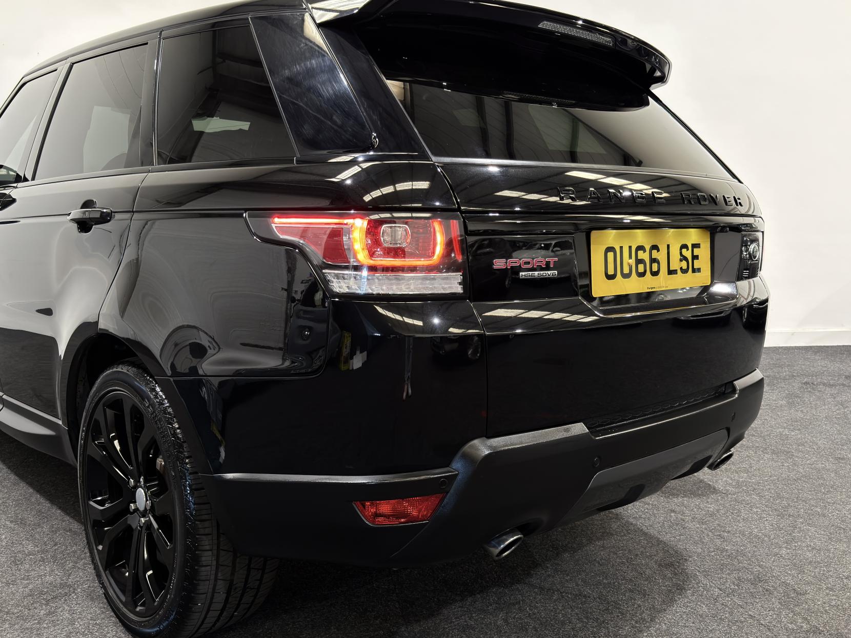 Land Rover Range Rover Sport 3.0 SD V6 HSE Dynamic SUV 5dr Diesel Auto 4WD Euro 6 (s/s) (306 ps)