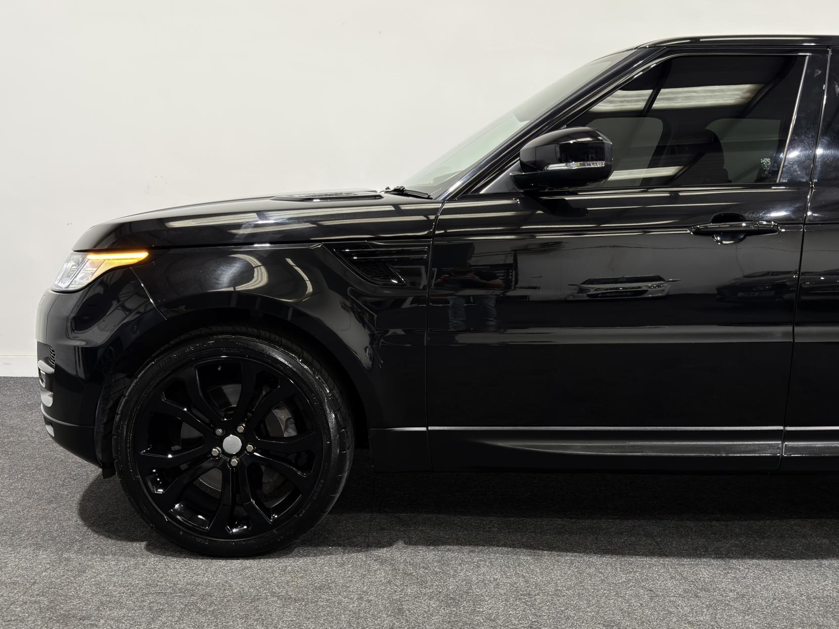 Land Rover Range Rover Sport 3.0 SD V6 HSE Dynamic SUV 5dr Diesel Auto 4WD Euro 6 (s/s) (306 ps)