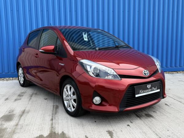 Toyota Yaris 1.5 VVT-h Icon Plus Hatchback 5dr Petrol Hybrid CVT Euro 5 (101 ps)