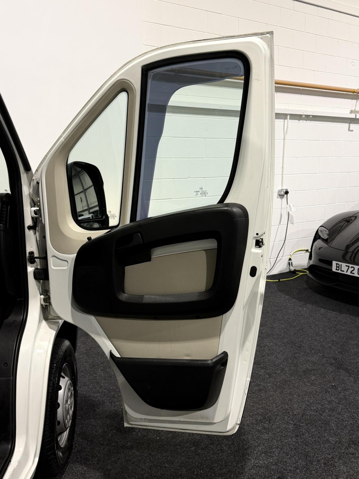 Peugeot Boxer 2.0 BlueHDi 335 Professional Panel Van 5dr Diesel Manual L3 H2 Euro 6 (130 ps)