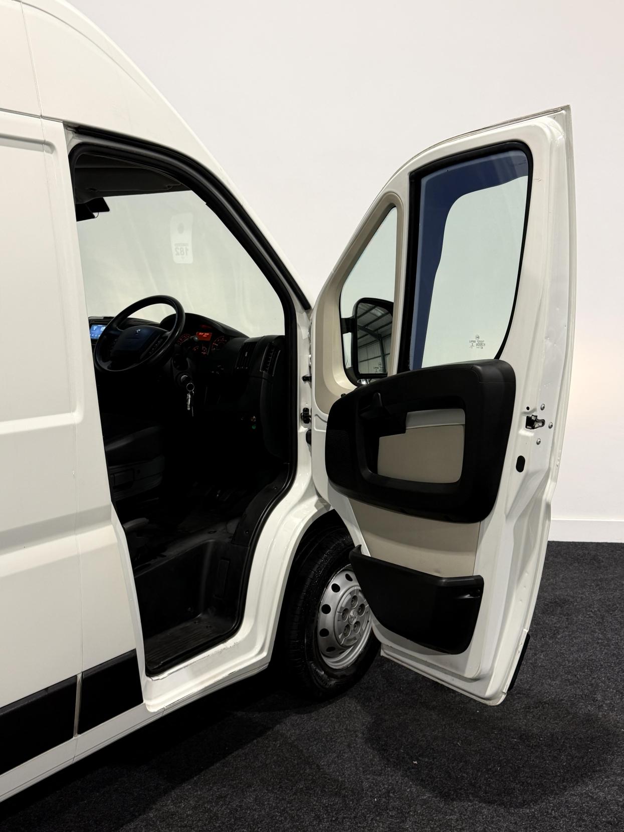 Peugeot Boxer 2.0 BlueHDi 335 Professional Panel Van 5dr Diesel Manual L3 H2 Euro 6 (130 ps)