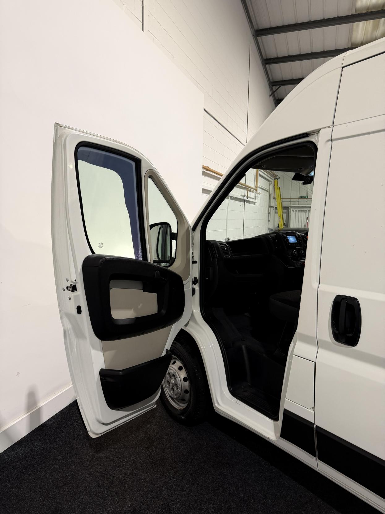 Peugeot Boxer 2.0 BlueHDi 335 Professional Panel Van 5dr Diesel Manual L3 H2 Euro 6 (130 ps)