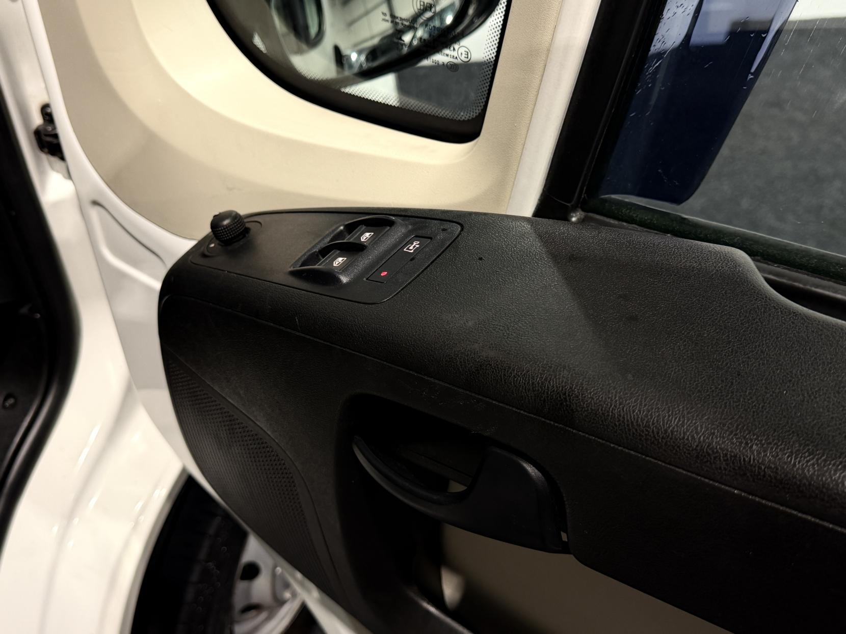 Peugeot Boxer 2.0 BlueHDi 335 Professional Panel Van 5dr Diesel Manual L3 H2 Euro 6 (130 ps)