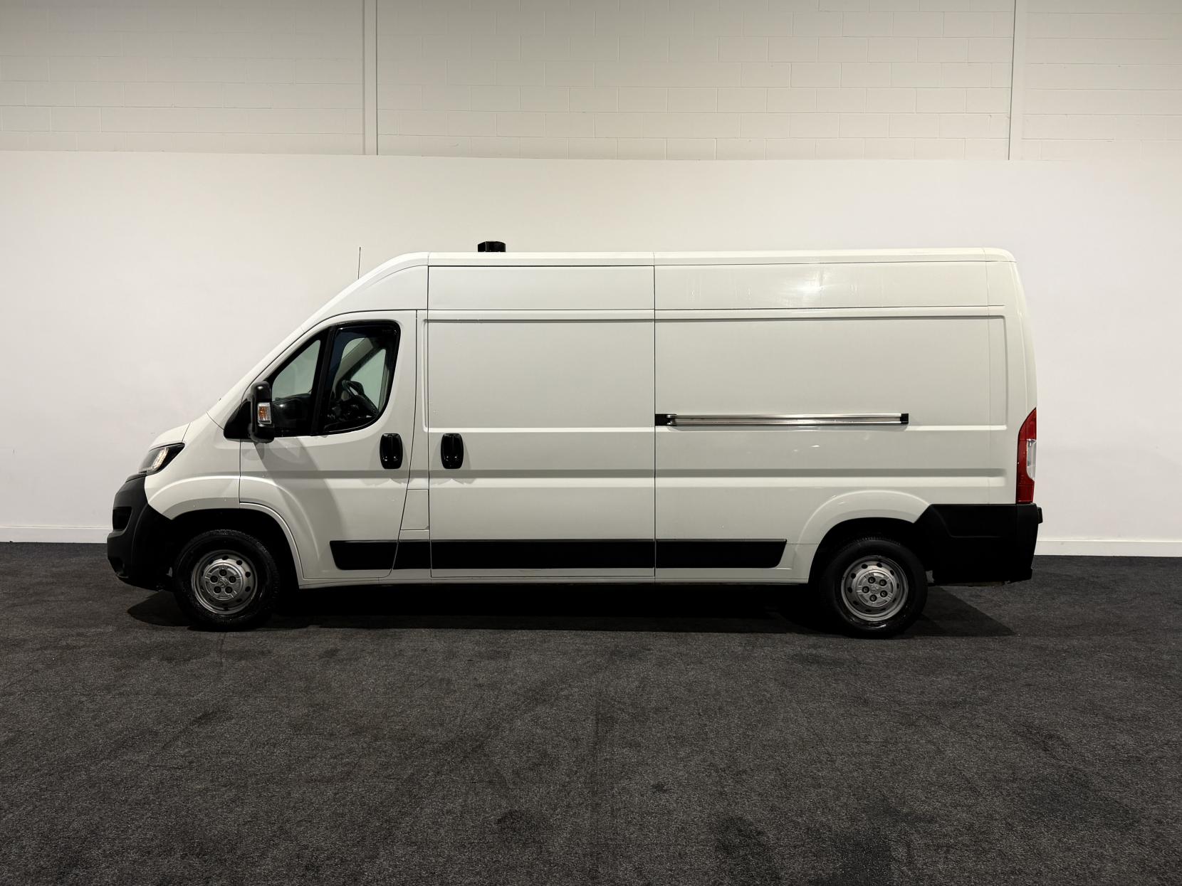 Peugeot Boxer 2.0 BlueHDi 335 Professional Panel Van 5dr Diesel Manual L3 H2 Euro 6 (130 ps)