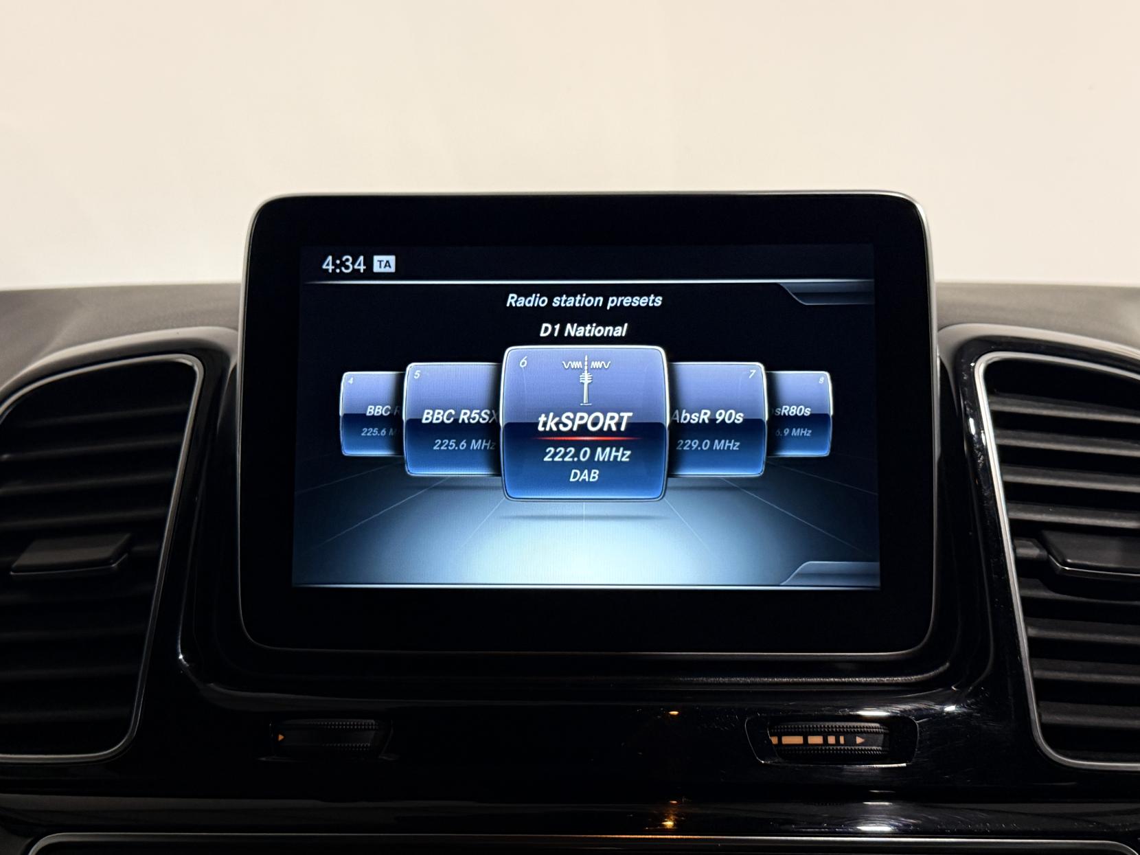 Mercedes-Benz GLE 2.1 GLE250d AMG Line (Premium) SUV 5dr Diesel G-Tronic 4MATIC Euro 6 (s/s) (204 ps)