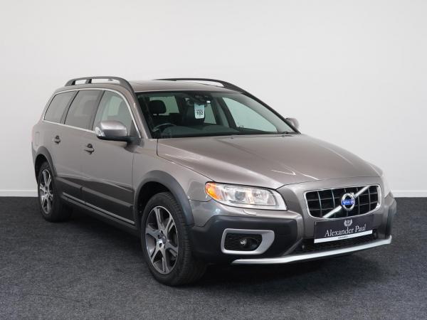 Volvo XC70 2.4 D5 SE Lux Estate 5dr Diesel Geartronic AWD (179 g/km, 215 bhp)