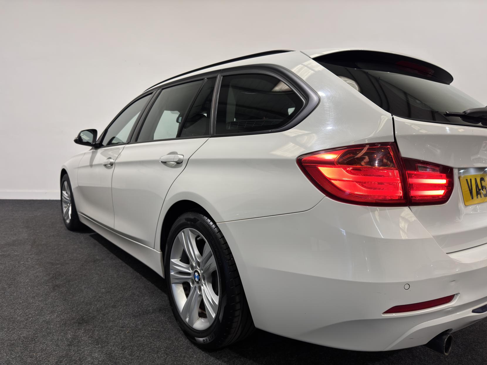 BMW 3 Series 2.0 318d Sport Touring 5dr Diesel Manual Euro 5 (s/s) (143 ps)