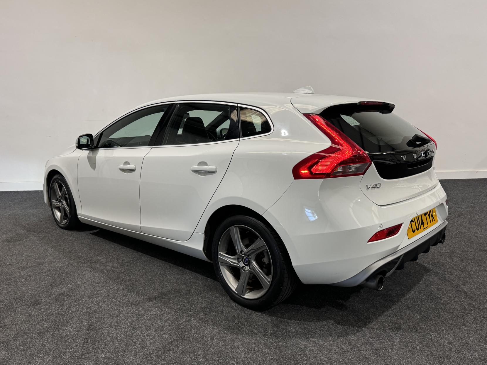 Volvo V40 1.6 D2 R-Design Lux Hatchback 5dr Diesel Manual Euro 5 (s/s) (115 ps)