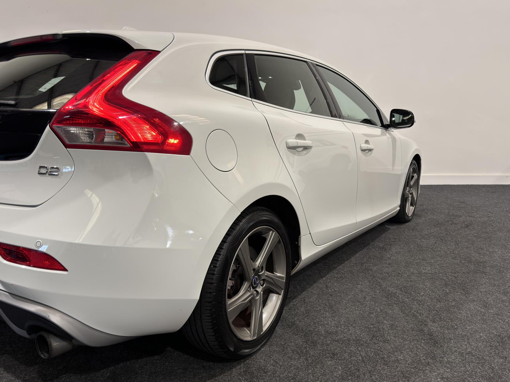 Volvo V40 1.6 D2 R-Design Lux Hatchback 5dr Diesel Manual Euro 5 (s/s) (115 ps)