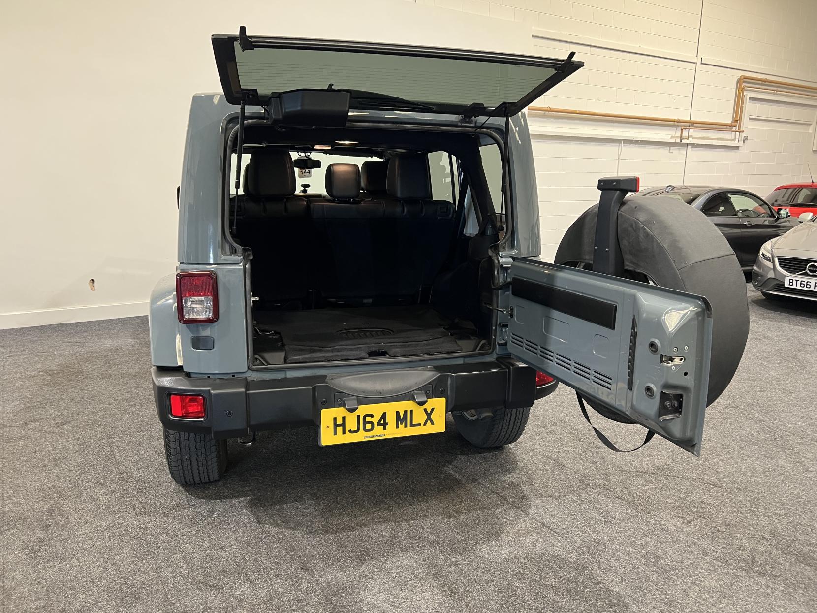 Jeep Wrangler 2.8 CRD Overland SUV 4dr Diesel Auto 4WD Euro 5 (197 bhp)