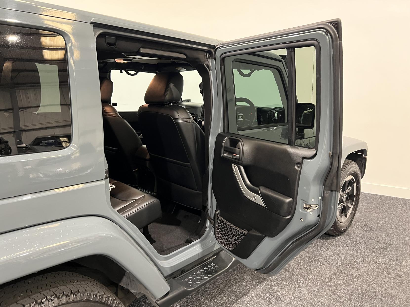 Jeep Wrangler 2.8 CRD Overland SUV 4dr Diesel Auto 4WD Euro 5 (197 bhp)