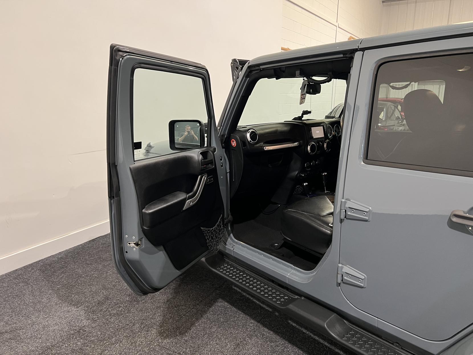 Jeep Wrangler 2.8 CRD Overland SUV 4dr Diesel Auto 4WD Euro 5 (197 bhp)