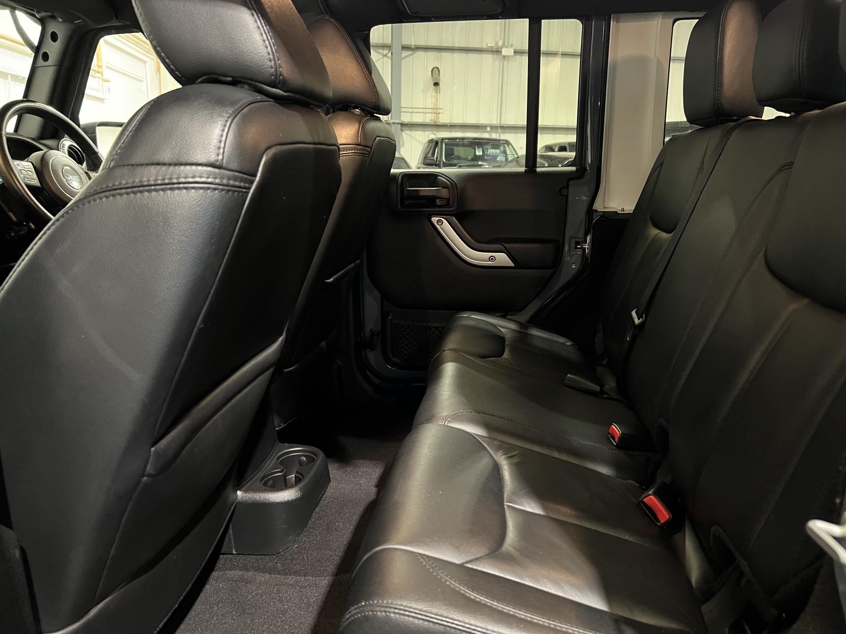 Jeep Wrangler 2.8 CRD Overland SUV 4dr Diesel Auto 4WD Euro 5 (197 bhp)
