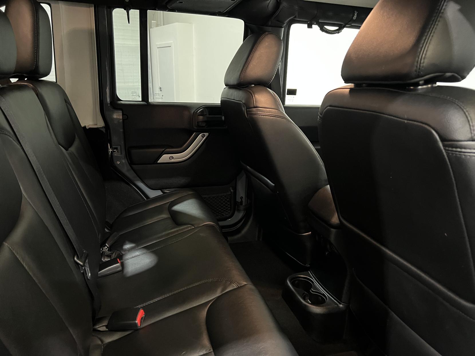 Jeep Wrangler 2.8 CRD Overland SUV 4dr Diesel Auto 4WD Euro 5 (197 bhp)