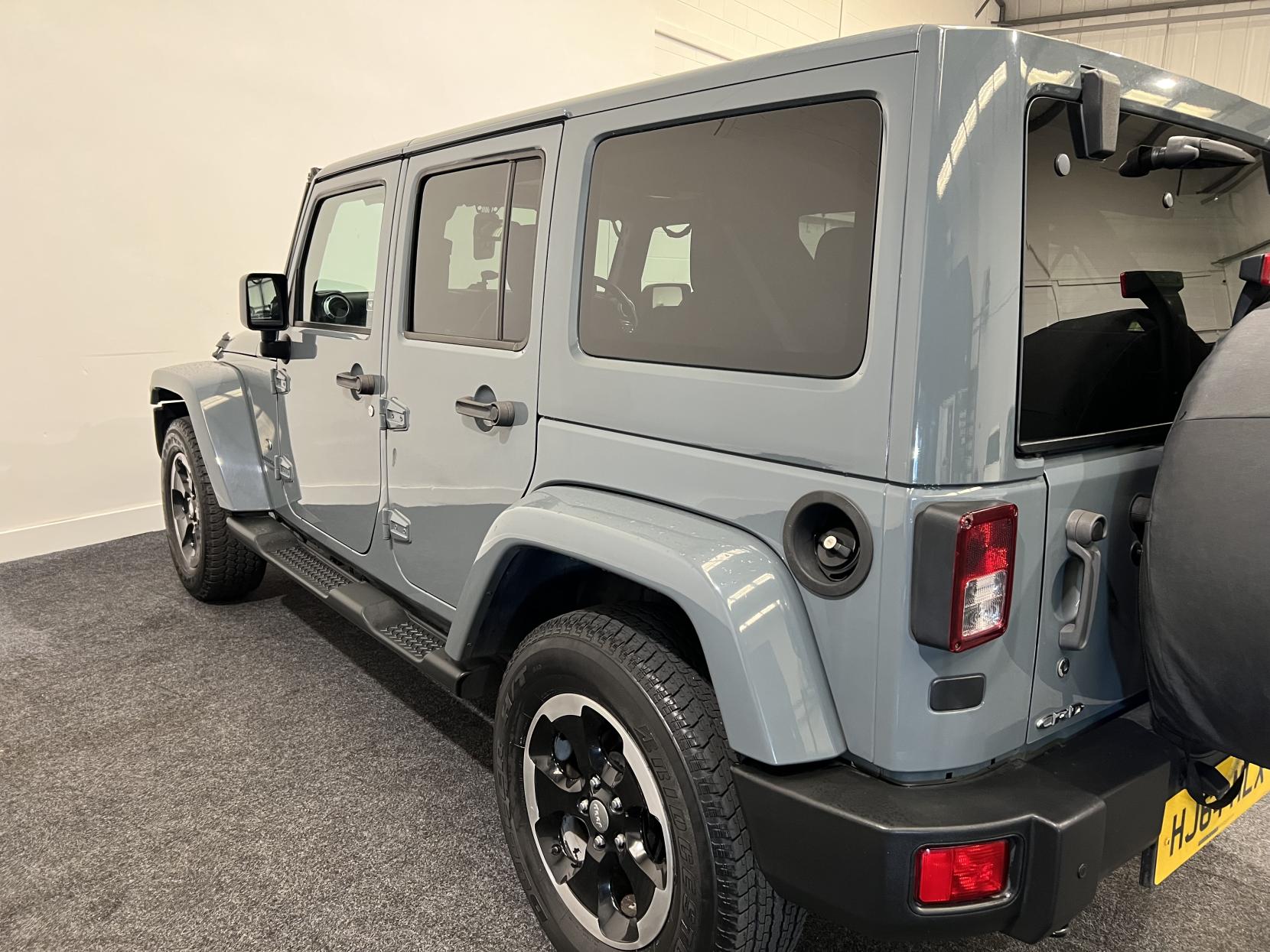 Jeep Wrangler 2.8 CRD Overland SUV 4dr Diesel Auto 4WD Euro 5 (197 bhp)