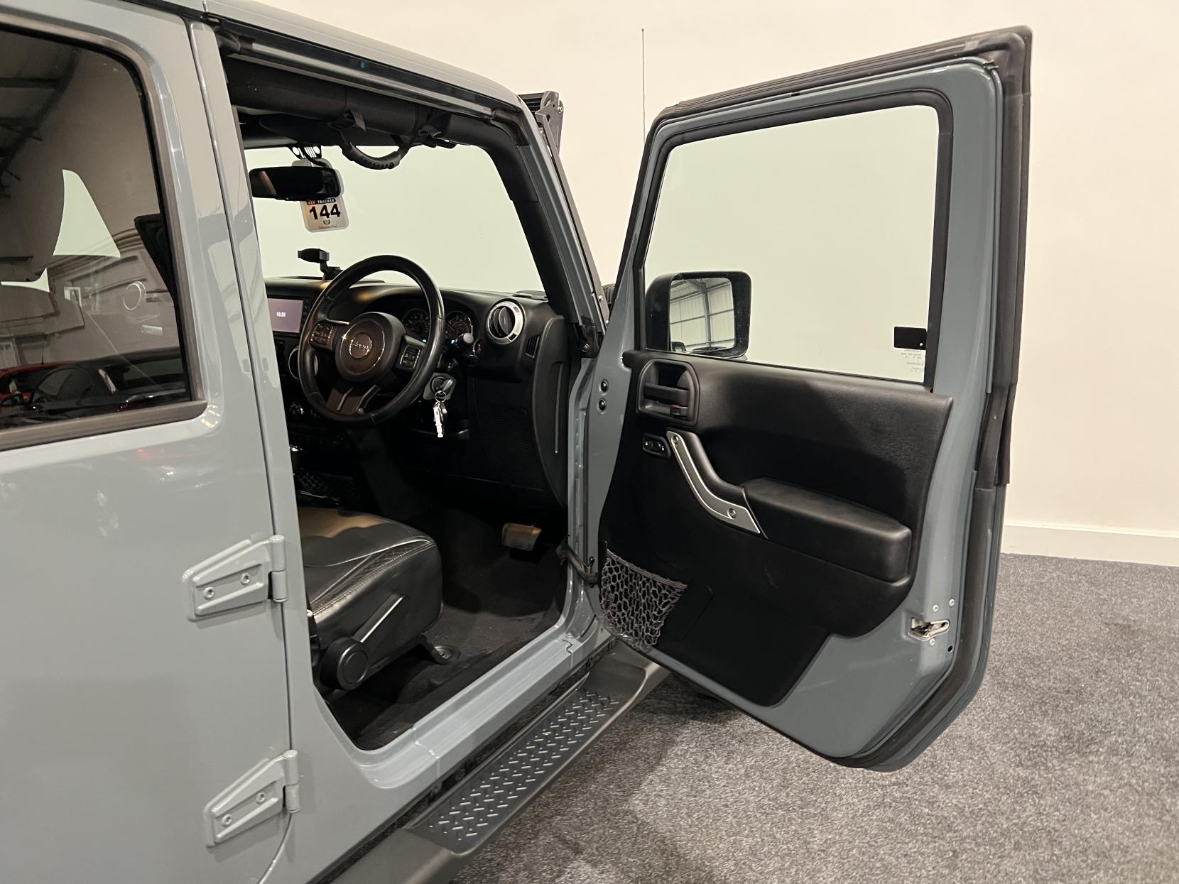 Jeep Wrangler 2.8 CRD Overland SUV 4dr Diesel Auto 4WD Euro 5 (197 bhp)