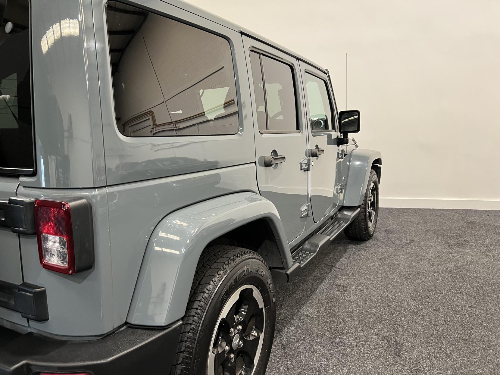 Jeep Wrangler 2.8 CRD Overland SUV 4dr Diesel Auto 4WD Euro 5 (197 bhp)