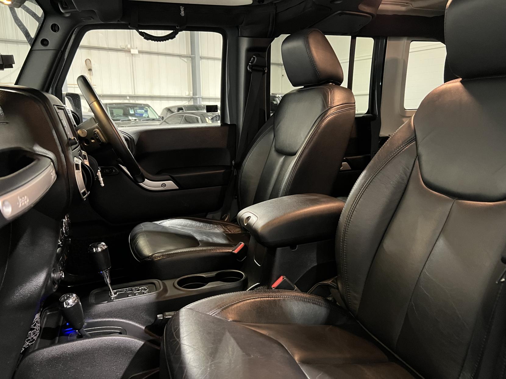 Jeep Wrangler 2.8 CRD Overland SUV 4dr Diesel Auto 4WD Euro 5 (197 bhp)