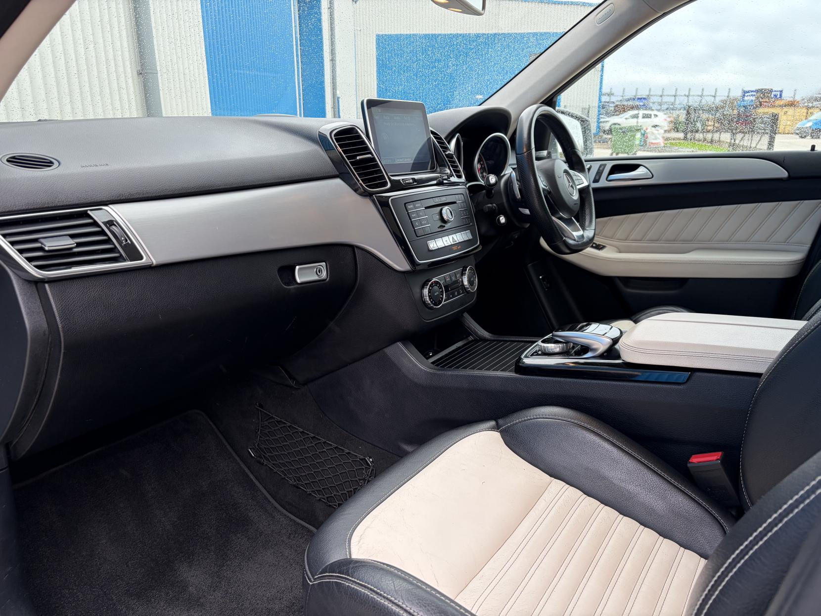 Mercedes-Benz GLE 3.0 GLE350d V6 AMG Line (Premium Plus) SUV 5dr Diesel G-Tronic 4MATIC Euro 6 (s/s) (258 ps)