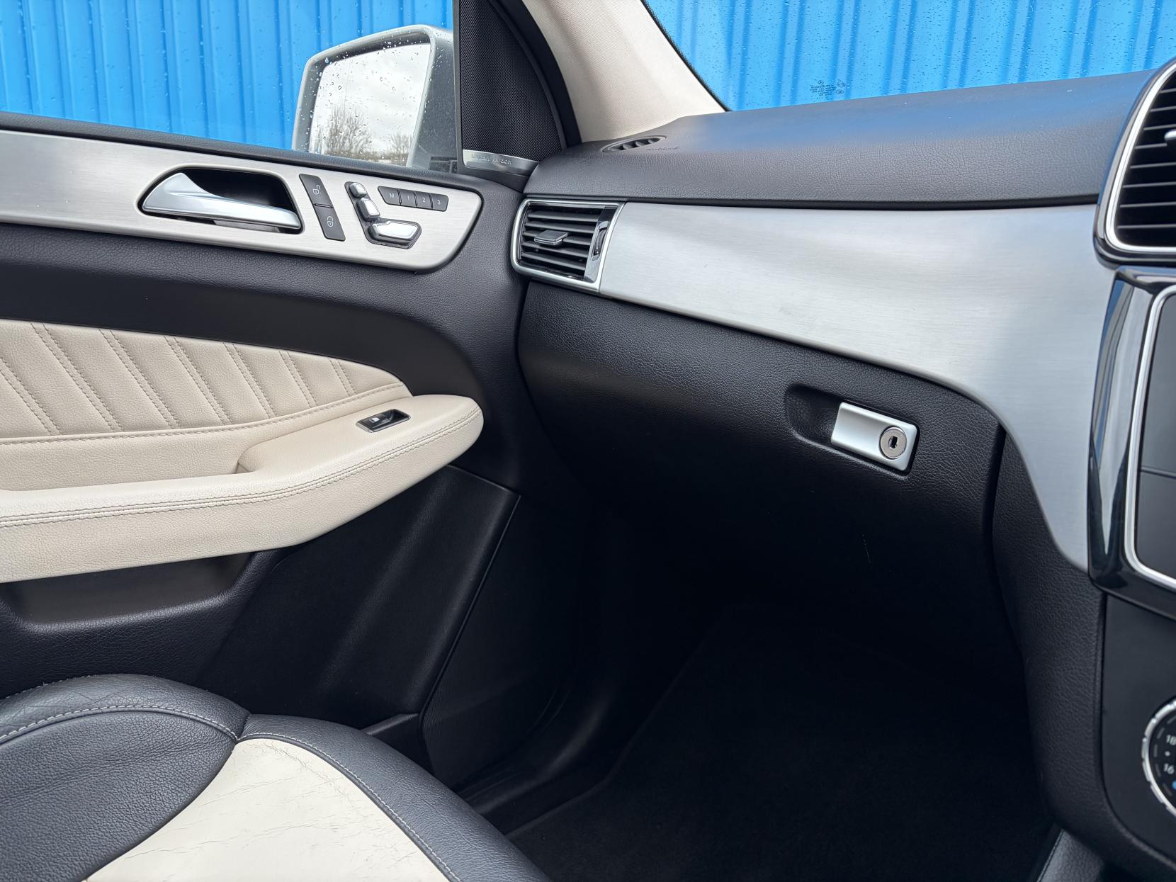 Mercedes-Benz GLE 3.0 GLE350d V6 AMG Line (Premium Plus) SUV 5dr Diesel G-Tronic 4MATIC Euro 6 (s/s) (258 ps)