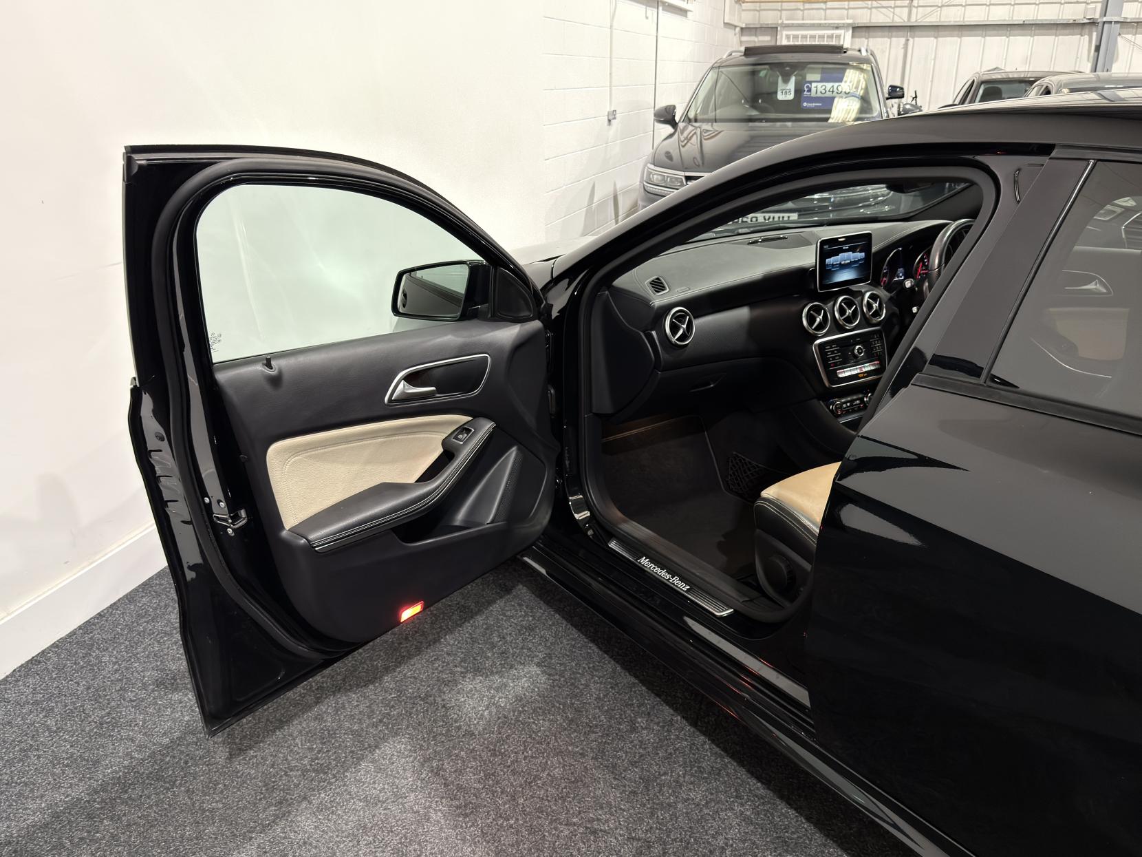 Mercedes-Benz A 200 1.6 AMG LINE PREM AUTO W176 (2012-)