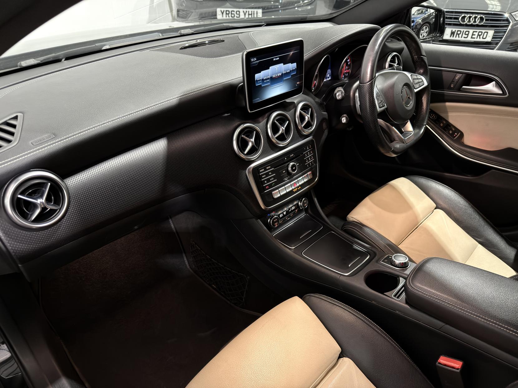 Mercedes-Benz A 200 1.6 AMG LINE PREM AUTO W176 (2012-)