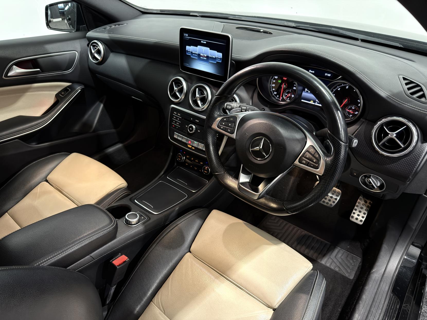 Mercedes-Benz A 200 1.6 AMG LINE PREM AUTO W176 (2012-)