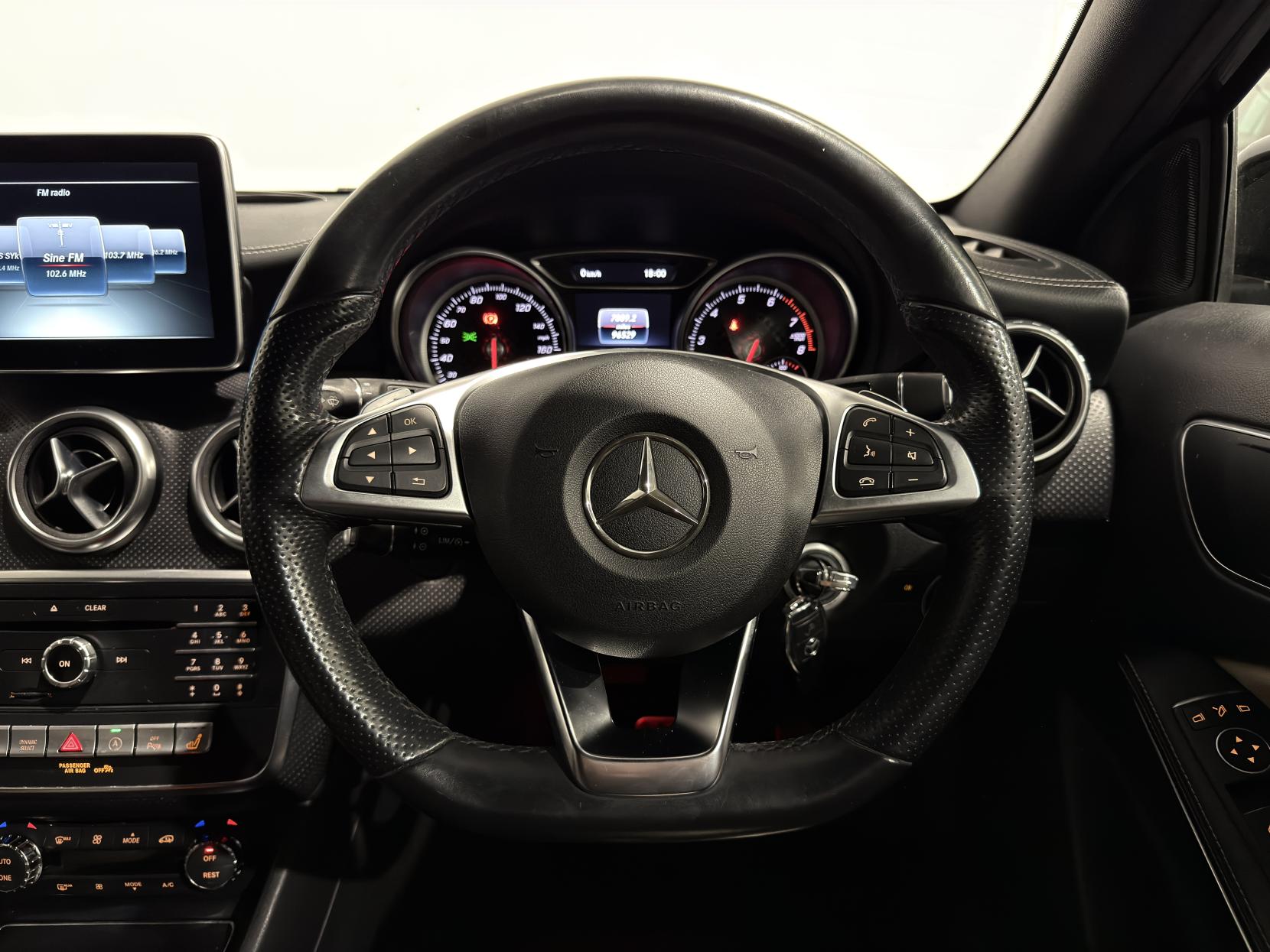 Mercedes-Benz A 200 1.6 AMG LINE PREM AUTO W176 (2012-)