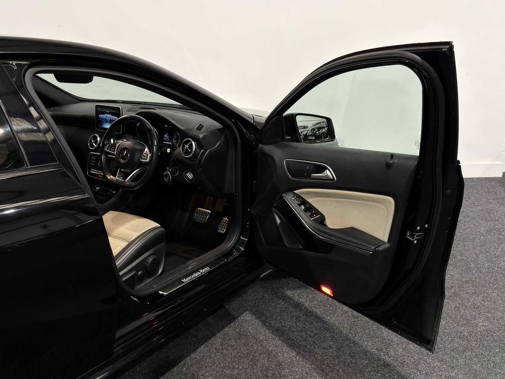 Mercedes-Benz A 200 1.6 AMG LINE PREM AUTO W176 (2012-)