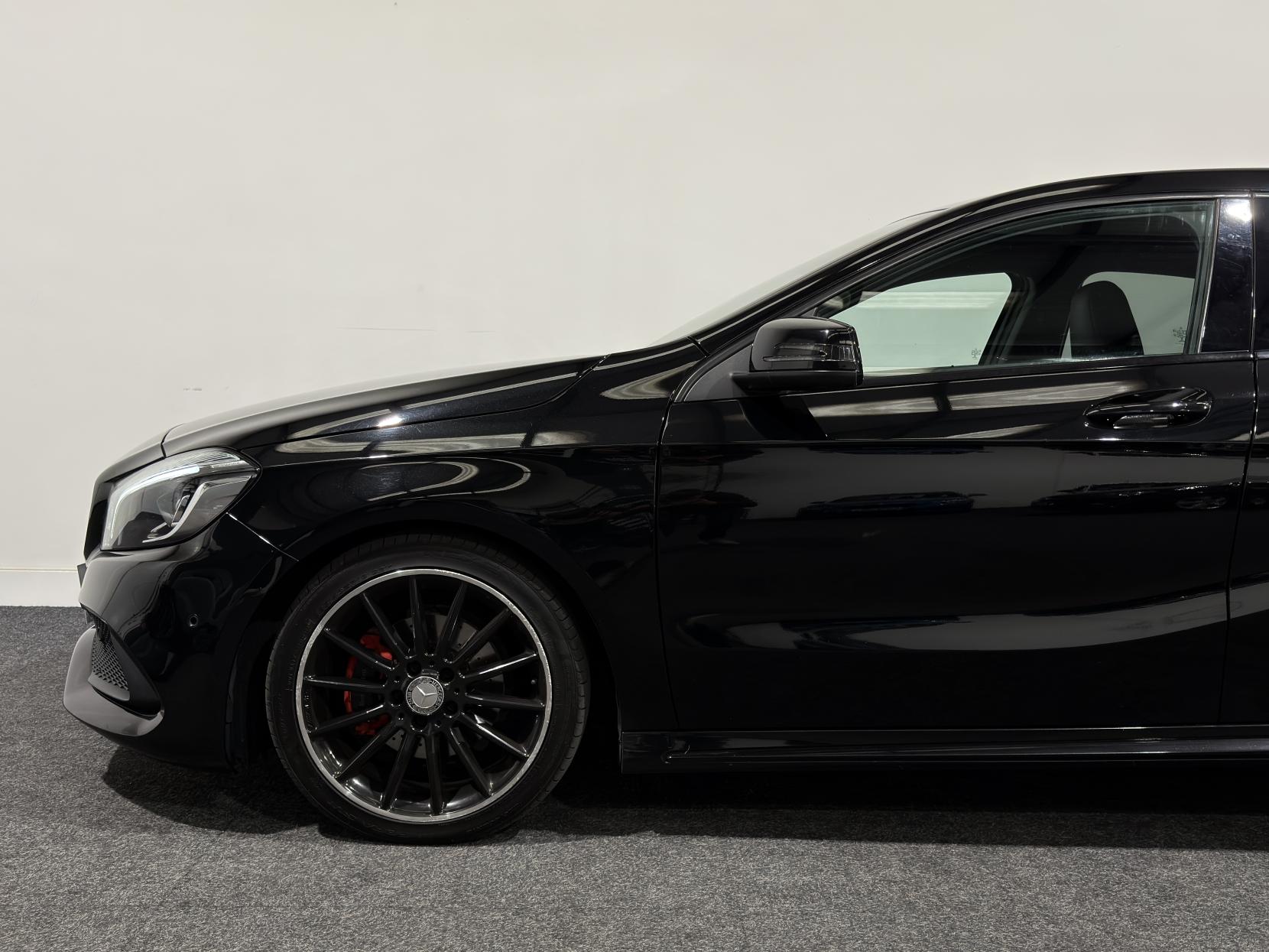 Mercedes-Benz A 200 1.6 AMG LINE PREM AUTO W176 (2012-)