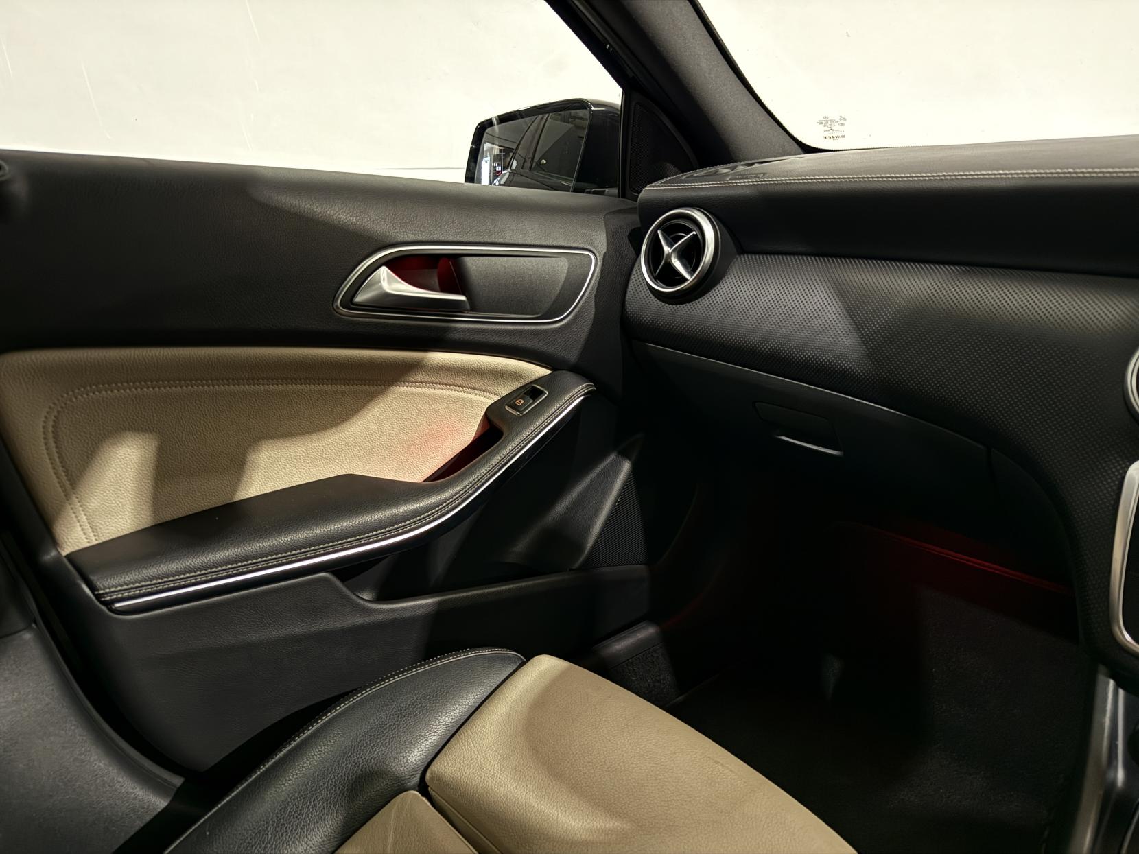 Mercedes-Benz A 200 1.6 AMG LINE PREM AUTO W176 (2012-)