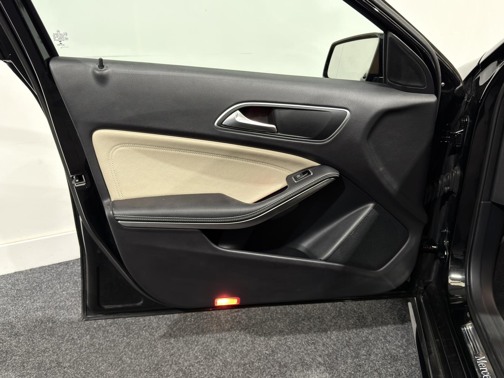 Mercedes-Benz A 200 1.6 AMG LINE PREM AUTO W176 (2012-)