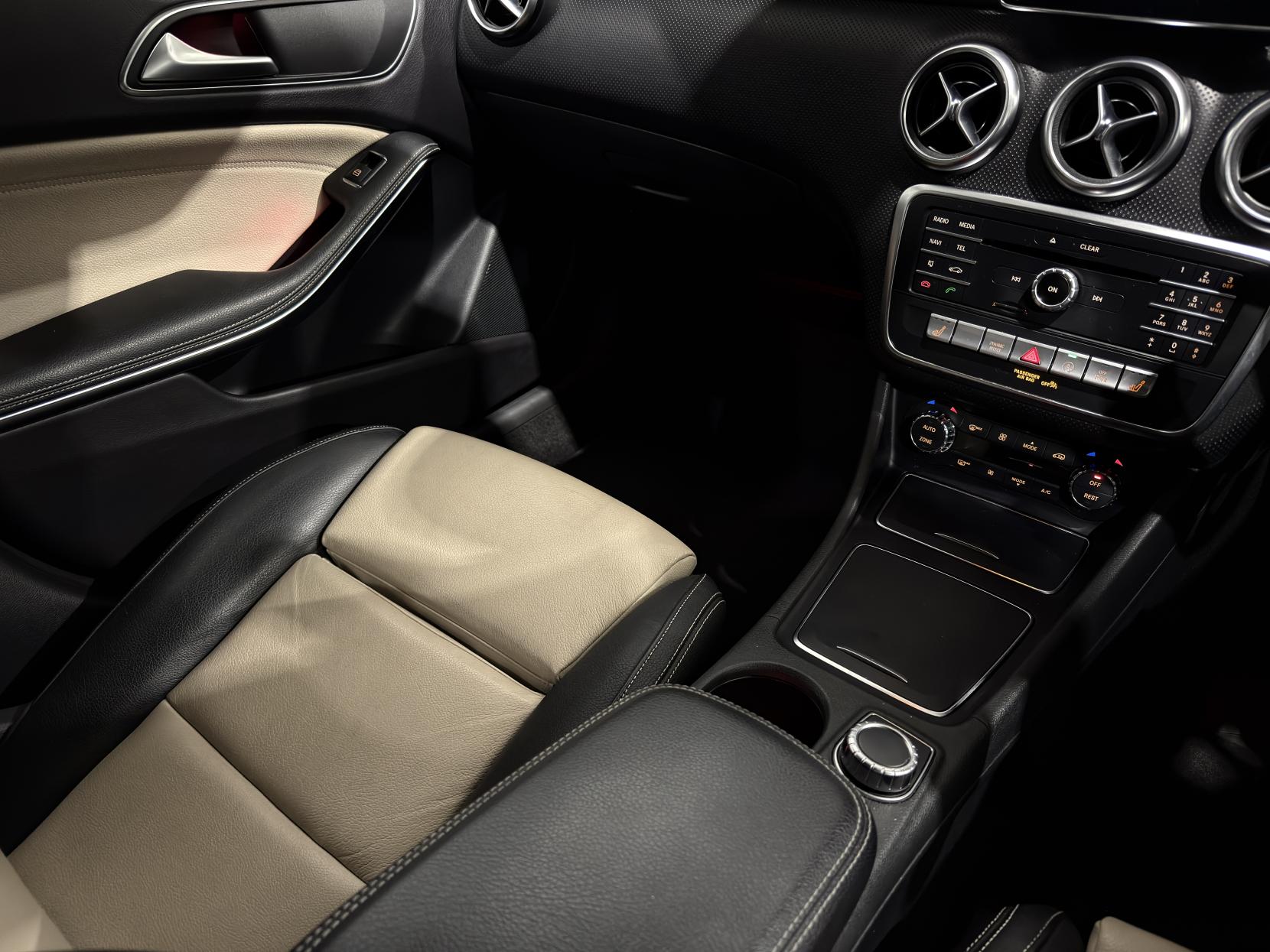 Mercedes-Benz A 200 1.6 AMG LINE PREM AUTO W176 (2012-)
