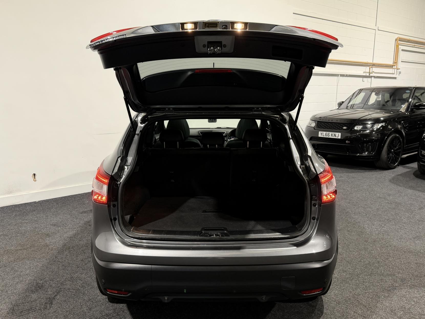 Nissan Qashqai 1.5 dCi N-Vision SUV 5dr Diesel Manual 2WD Euro 6 (s/s) (110 ps)