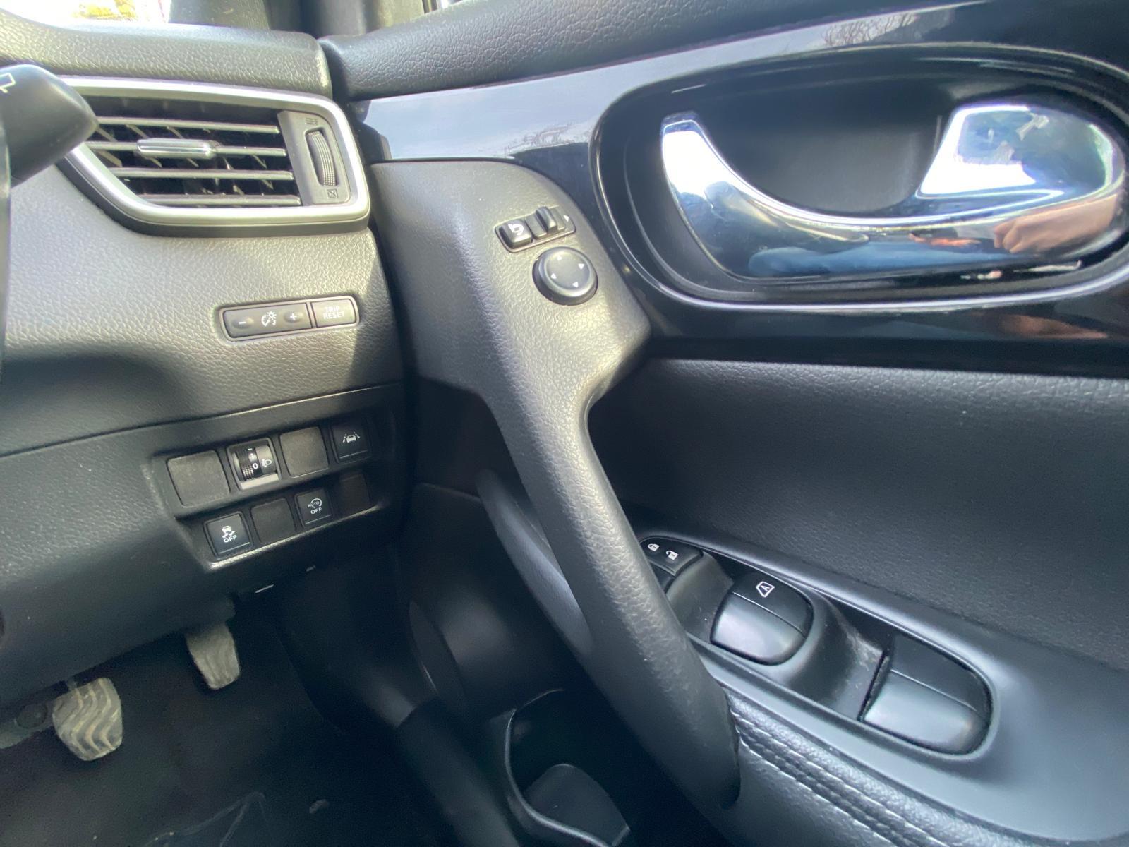 Nissan Qashqai 1.5 dCi N-Vision SUV 5dr Diesel Manual 2WD Euro 6 (s/s) (110 ps)