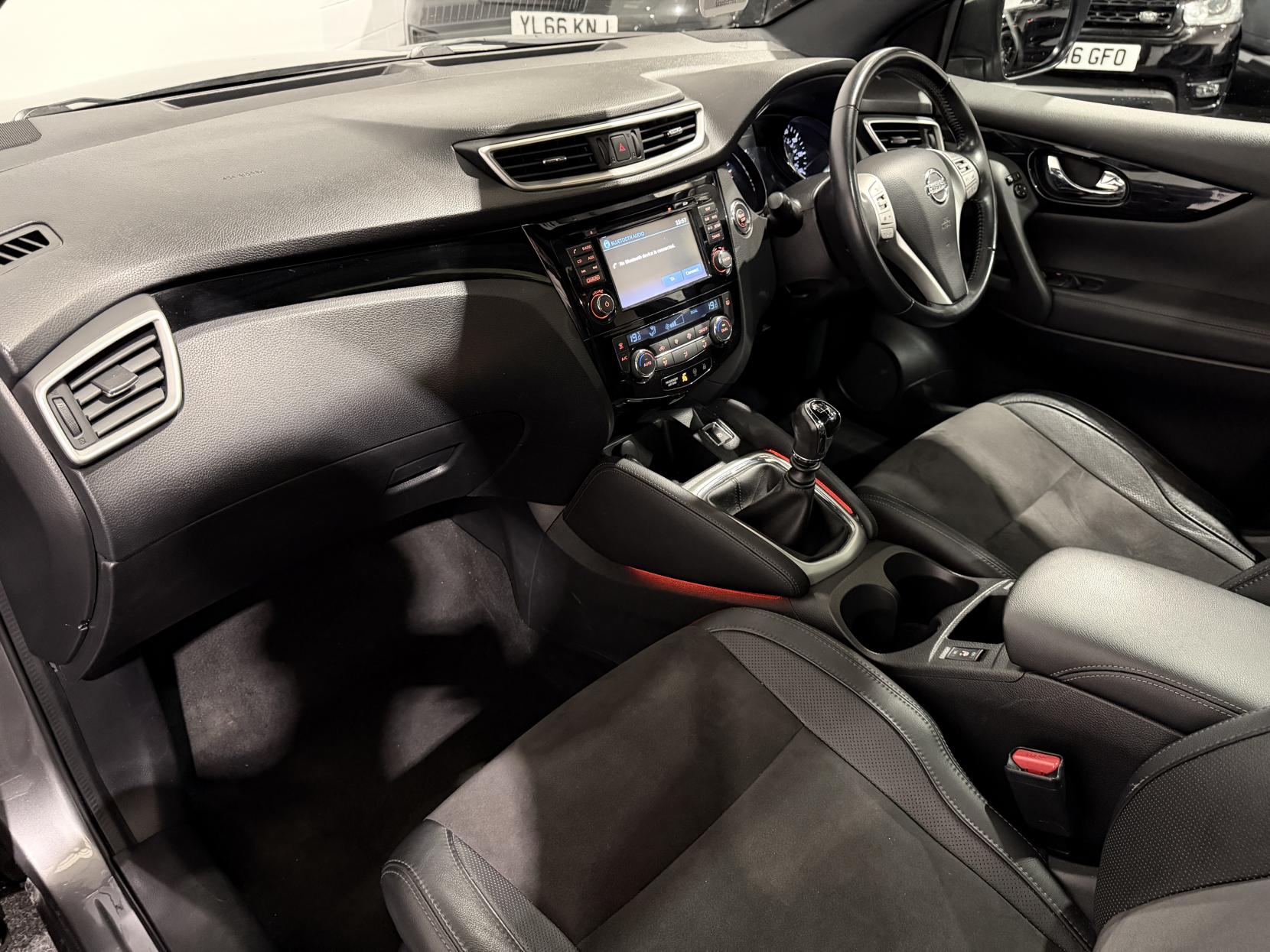 Nissan Qashqai 1.5 dCi N-Vision SUV 5dr Diesel Manual 2WD Euro 6 (s/s) (110 ps)