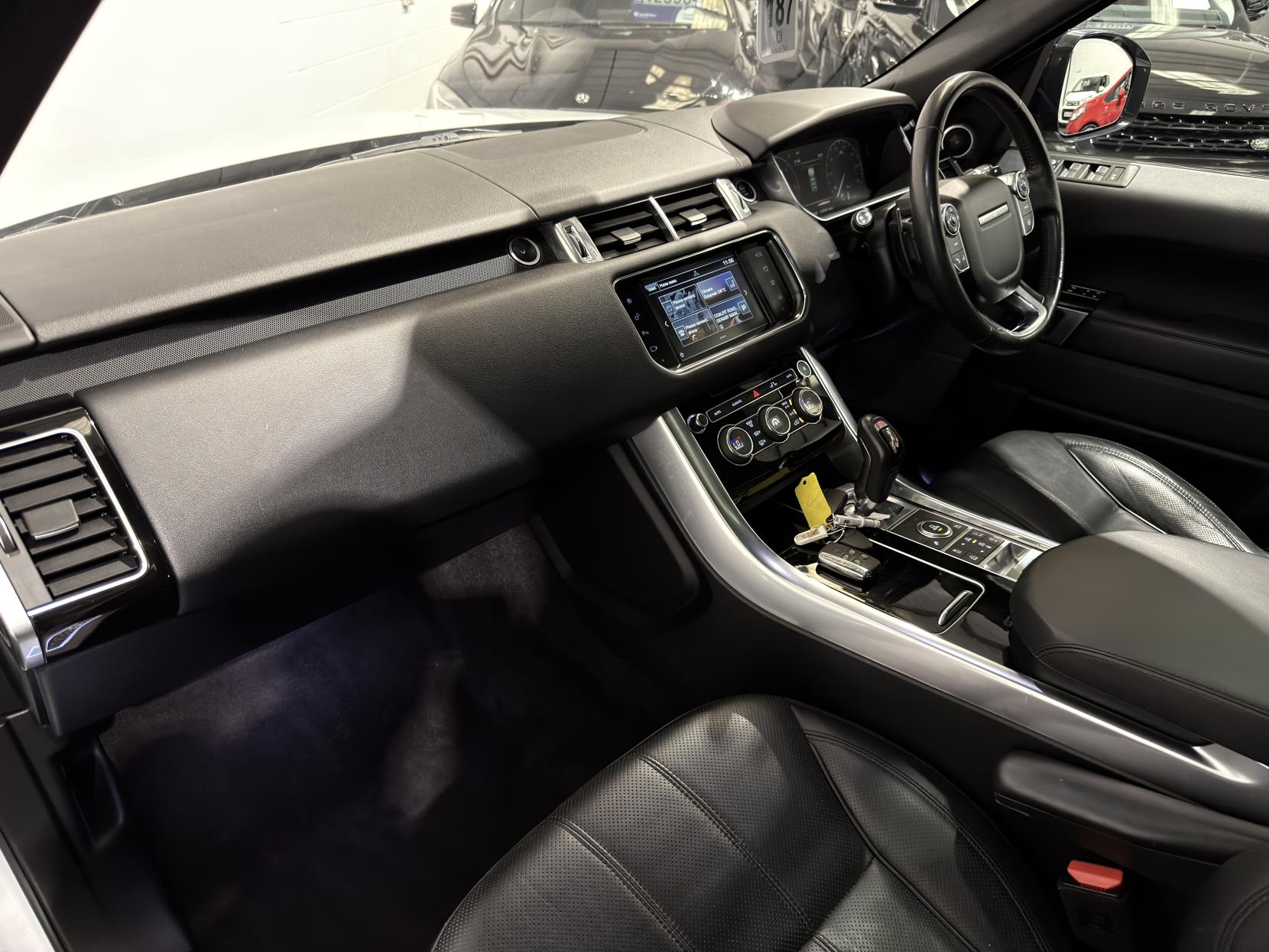 Land Rover Range Rover Sport 3.0 SD V6 HSE Dynamic SUV 5dr Diesel Auto 4WD Euro 6 (s/s) (306 ps)