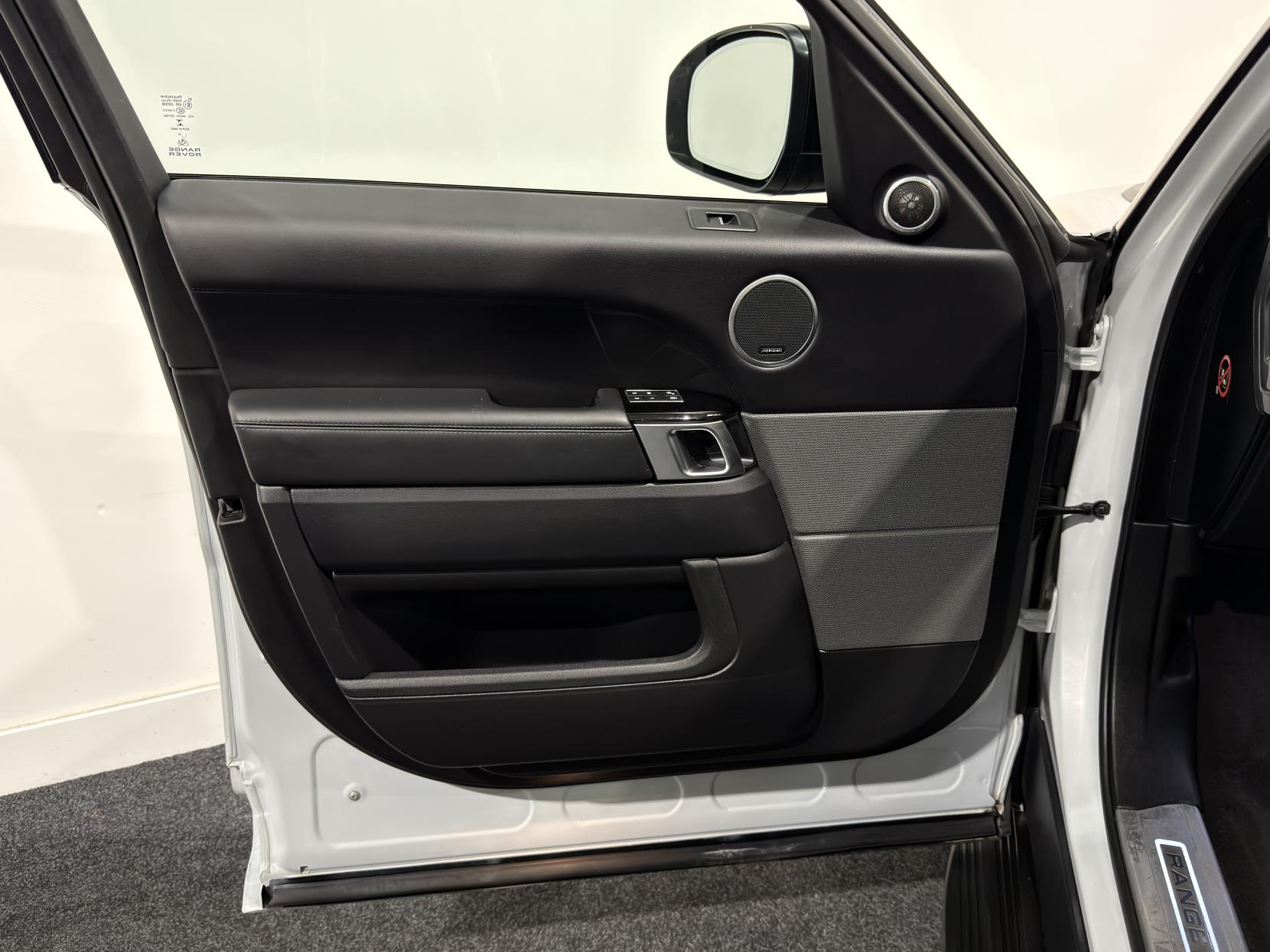 Land Rover Range Rover Sport 3.0 SD V6 HSE Dynamic SUV 5dr Diesel Auto 4WD Euro 6 (s/s) (306 ps)