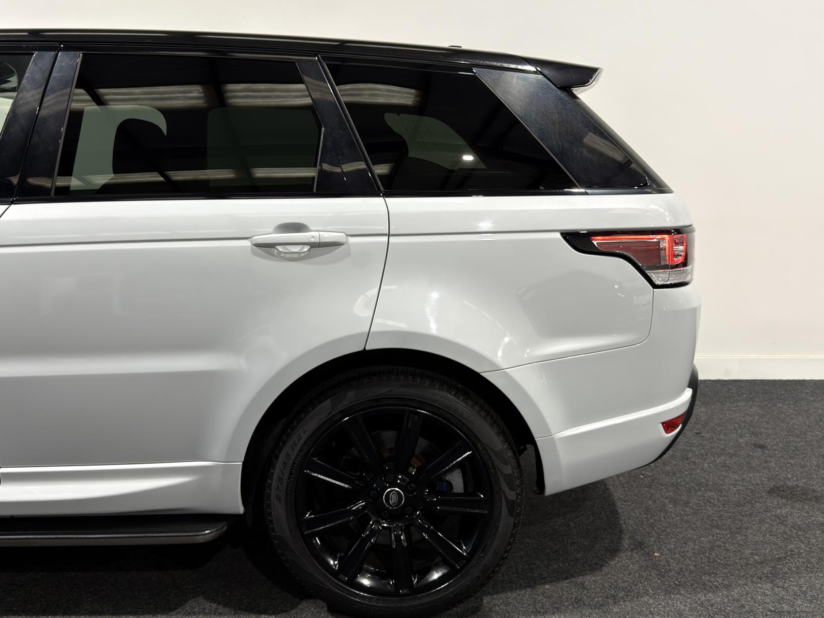 Land Rover Range Rover Sport 3.0 SD V6 HSE Dynamic SUV 5dr Diesel Auto 4WD Euro 6 (s/s) (306 ps)